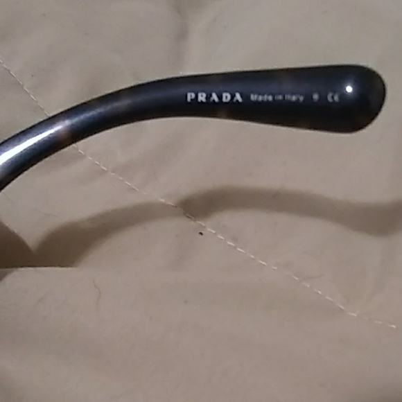Prada sun glasses - Picture 4 of 4